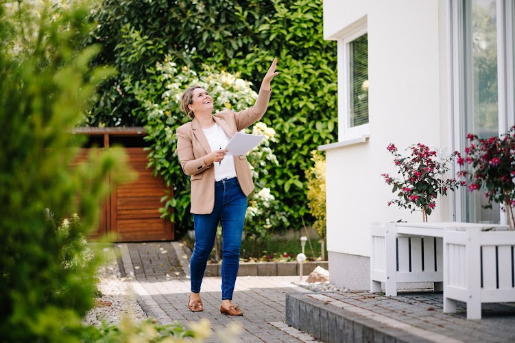 Die Familienmaklerin Sarah Hollmach