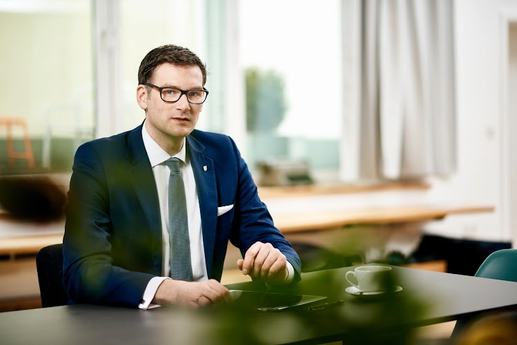 Immobilienfinanzierung Henrik Delgehausen - Der Finanzierungsspezialist an deiner Seite